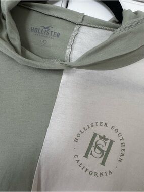 Hollister Sage Green & Cream Split Pullover Hoodie